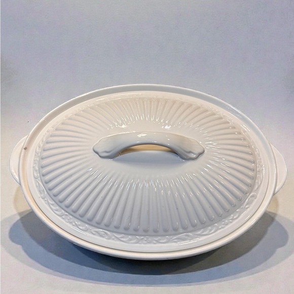 MIKASA Italian Countryside Oval 10 5/8” Covered Casserole 1.5 QT Stoneware DD900 - Picture 3 of 7